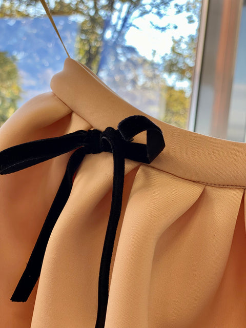Nude Neoprene Bow Skirt Пола от неопрен в nude
