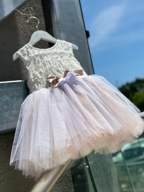 Blush Petal Dream Рокля с 3D плат и многопластов тюл