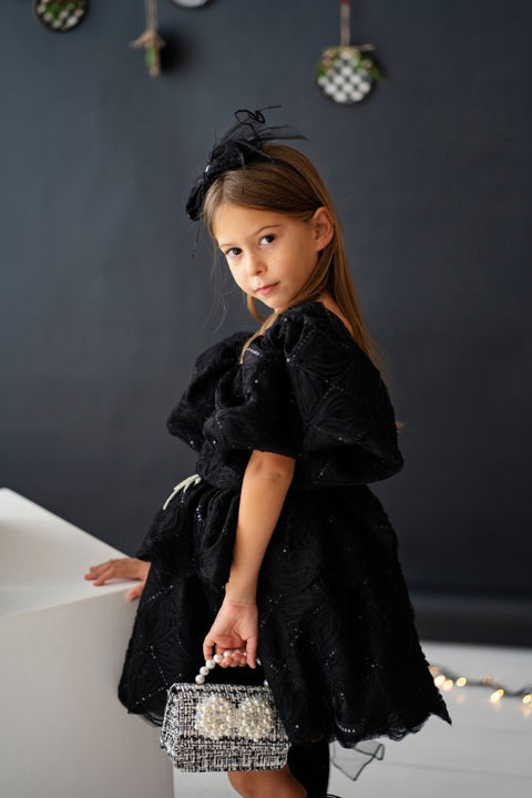 Black Feather & Lace Hair Accessory Аксесоар за коса с пайети и пера