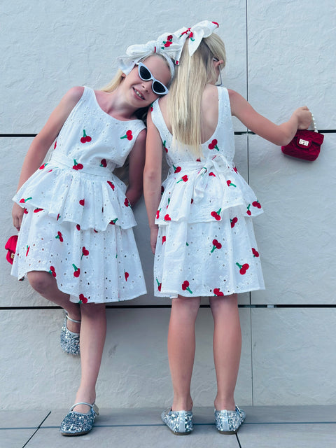 Ciliegia Dolce Vita Бяла бродирана рокля с черешки