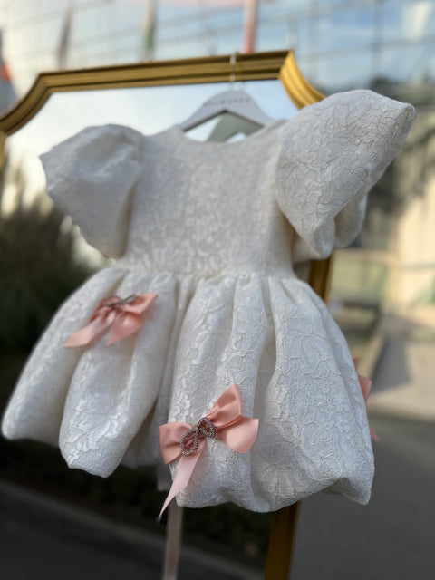 Crema Elegant lace dress in ecru