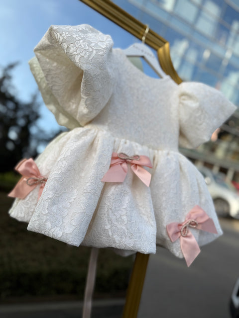 Crema Elegant lace dress in ecru