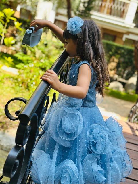Blue Rose Fantasy Φόρεμα από μπλε οργάντζα με 3D λουλούδια