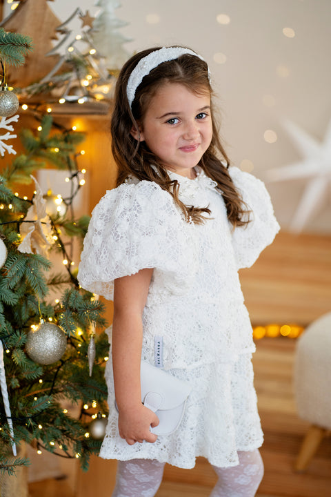 Pearl Blossom Бяла рокля с яка с перли