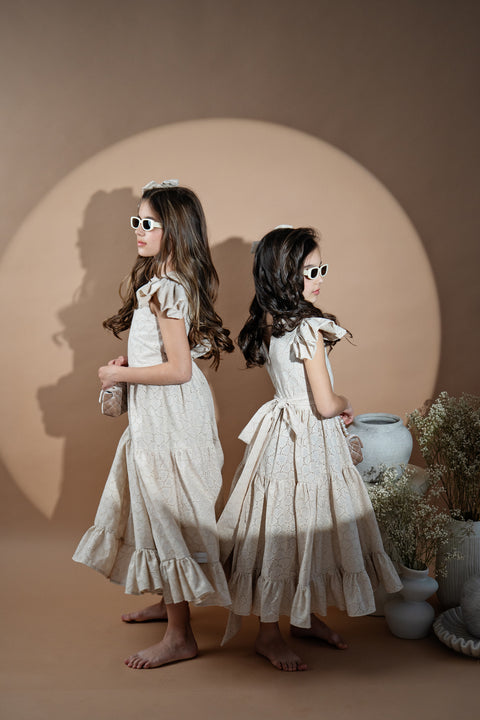 Nude Elegance памучна рокля в цвят nude