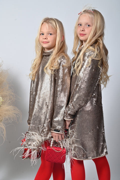 Alla in Gold Златиста рокля от пайети с пера