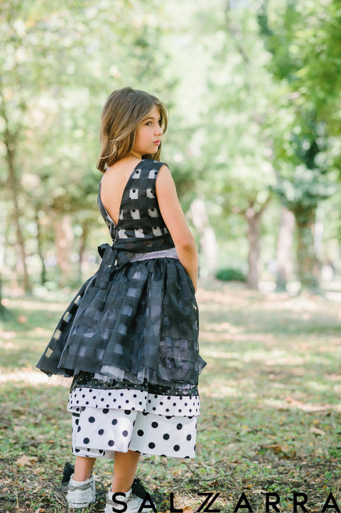 Girl in Black Пола