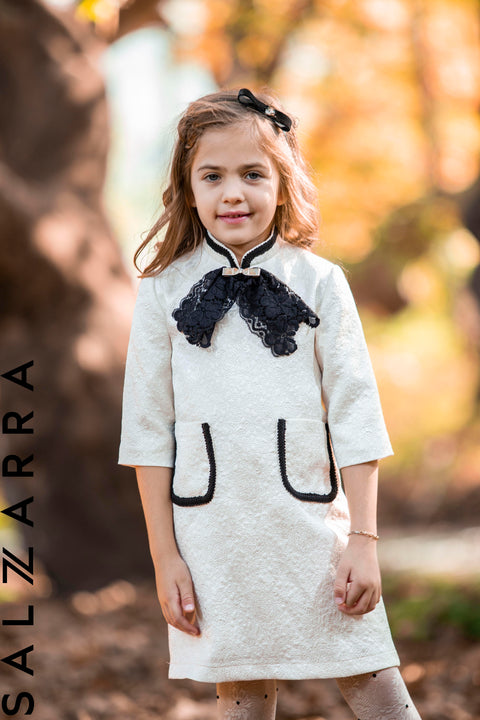 Jacquard Elegance Екрю рокля от жакард с фигурален релеф