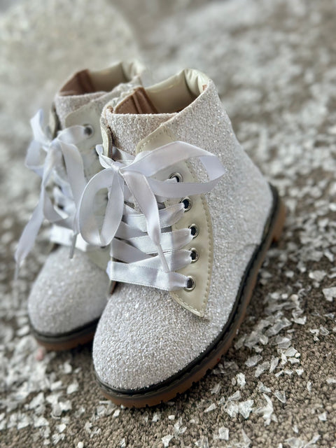 Shine boots with brocade shine in white