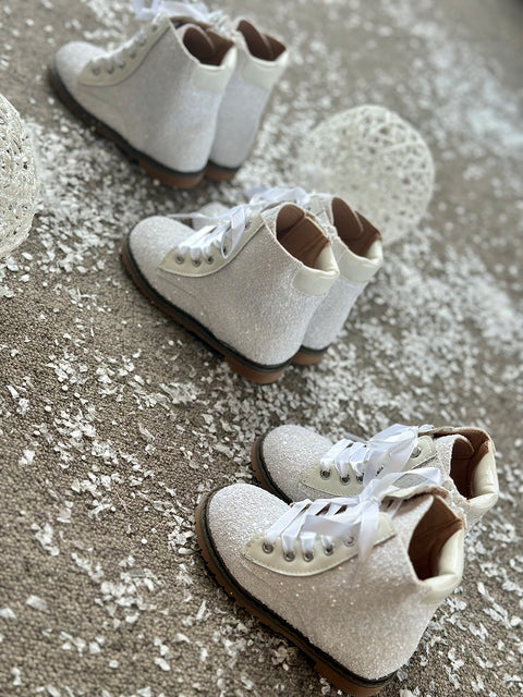 Shine boots with brocade shine in white