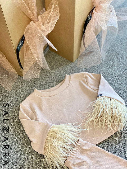 Nude Feather Блуза и клин в nude с пера