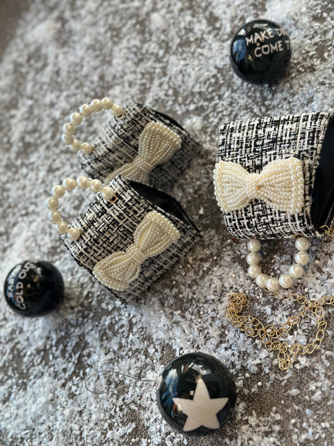 Baby Pearl black&white Boucle Pearl Ribbon Bag
