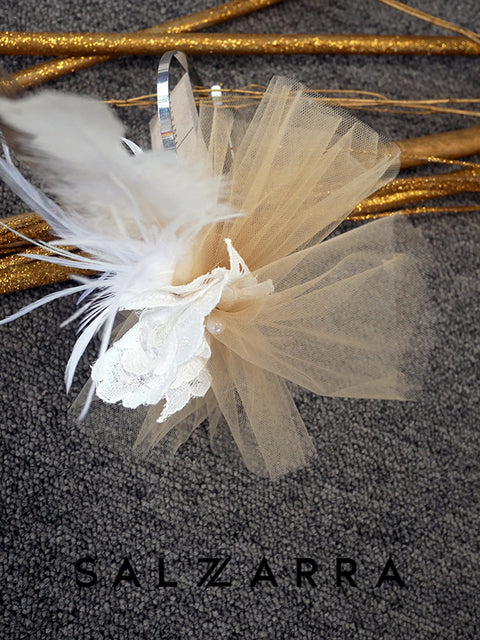 Golden Feathers Hair Accessory Аксесоар с тюл, пера и дантела