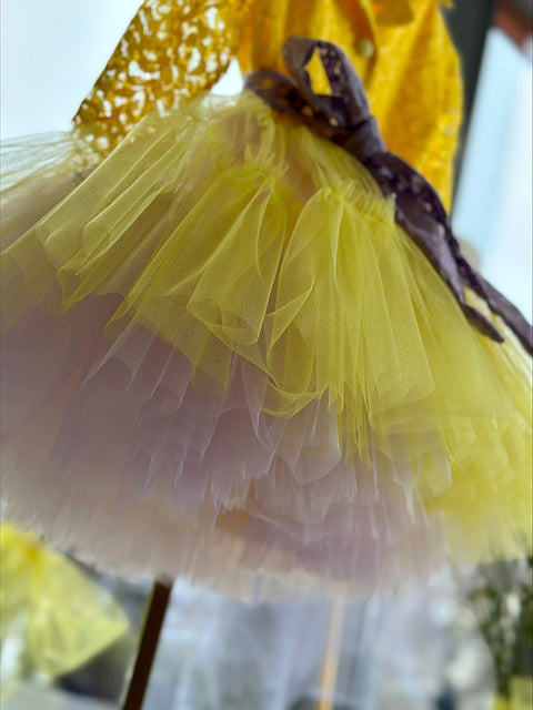 Girasole Charm Φόρεμα σε κίτρινο χρώμα με τούλι και δαντέλα